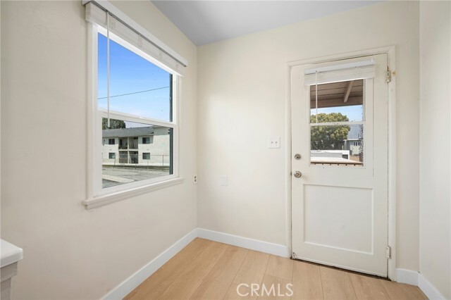 Building Photo - 1009 W Angeleno Ave