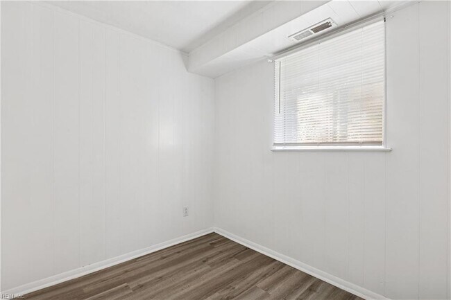 Building Photo - 301 Pepper Mill Ct