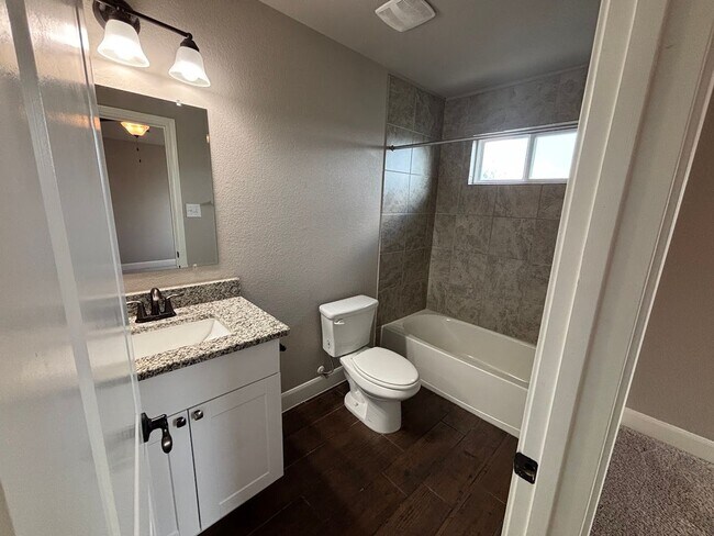 Building Photo - Stylish Townhome Near Randolph AFB – Avail...