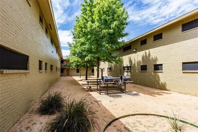 Building Photo - 404 Andrews Ave