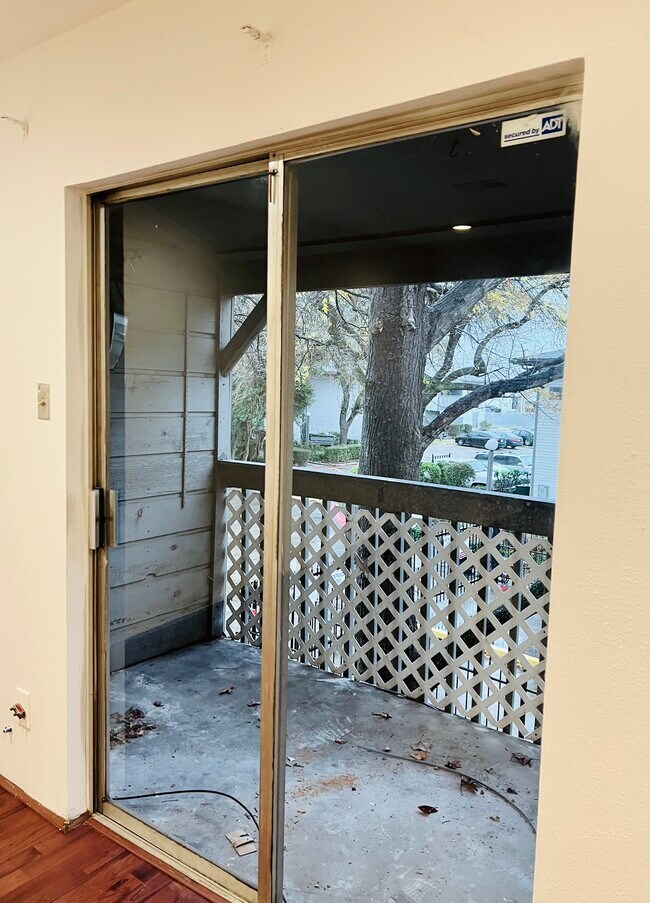 Building Photo - 7200 Clarewood Dr