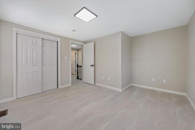 Building Photo - 431 Logan Ave