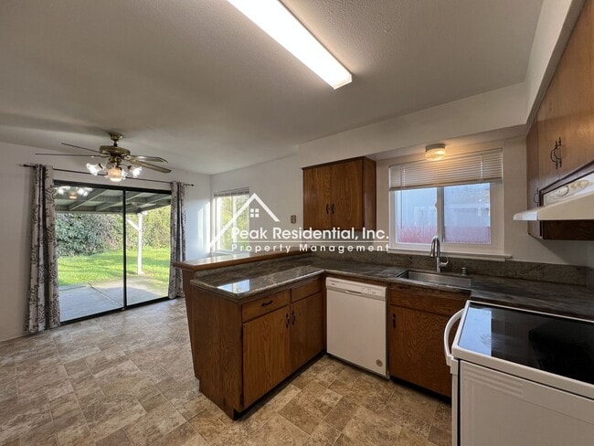 Building Photo - Very Nice 3bd/1ba House with 2 Car Garage