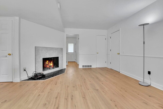 Building Photo - 6824 S Willow St