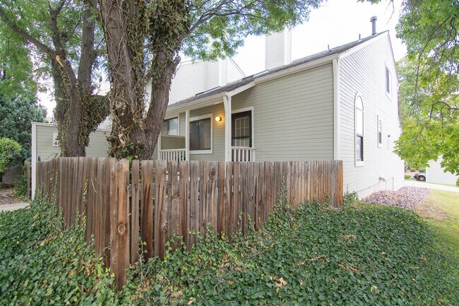 Building Photo - Beautiful 2bd/2ba Townhome in Downtown Louisville!