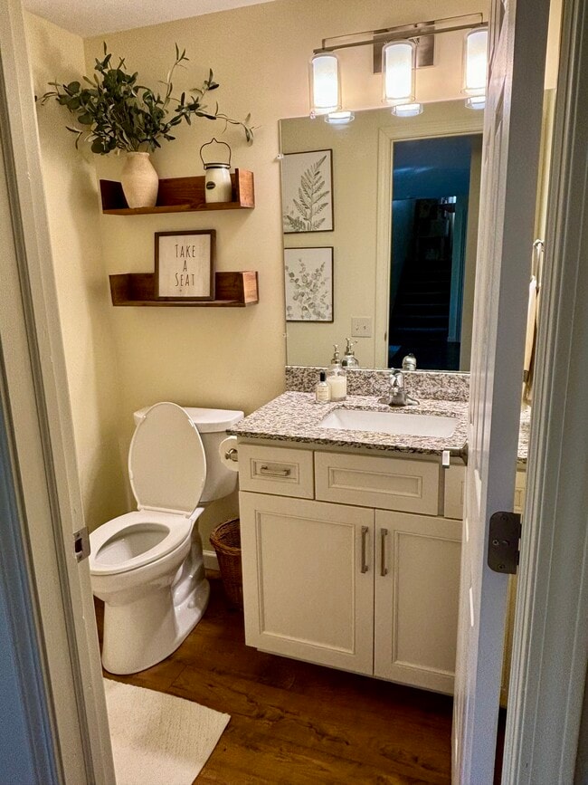 Building Photo - 403 Tamarack St