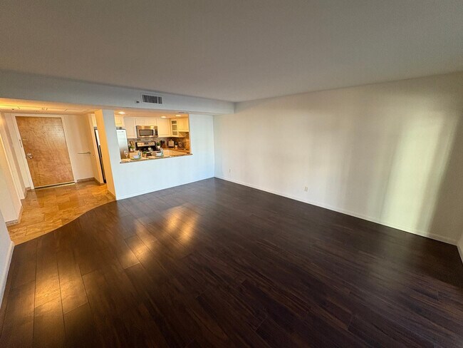 Building Photo - 7850 E Camelback Rd