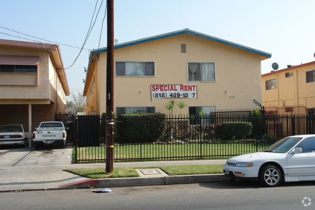 Building Photo - 8820 Tobias Ave