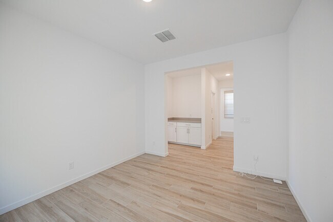 Building Photo - 7412 W Gardenia Ave