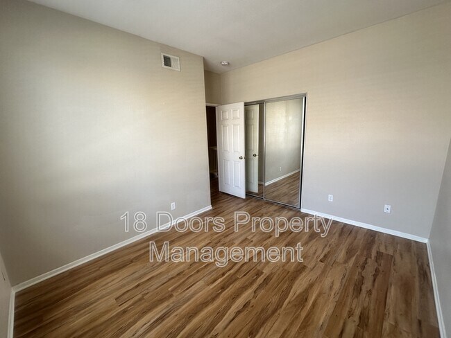 Building Photo - 926 Camino De La Reina