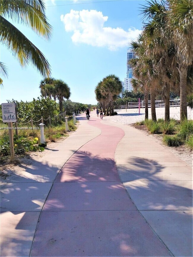 Building Photo - 7800 Collins Ave