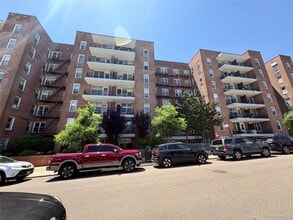 Building Photo - 67-50 Thornton Pl