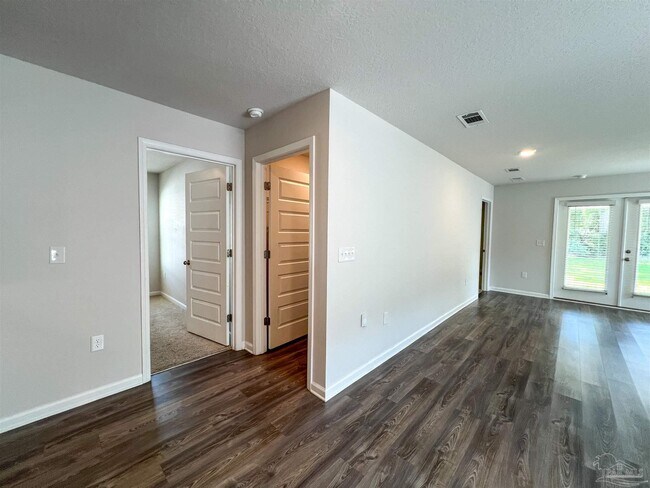 Building Photo - 5257 Peach Dr