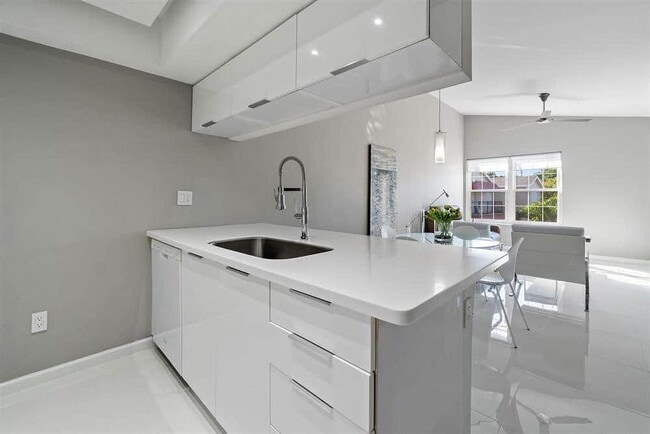 Building Photo - 119 Waterside Dr