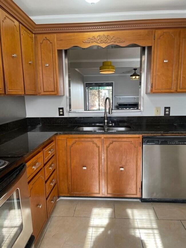 Building Photo - Quaint Townhome in the Heart of North Augusta