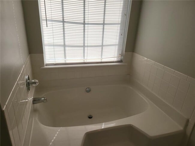 Building Photo - 4365 White Pines Ct