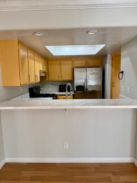 Barstool Ledge - 3510 W Sweetbay Ct