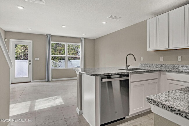 Building Photo - 1640 Kinsman Ave