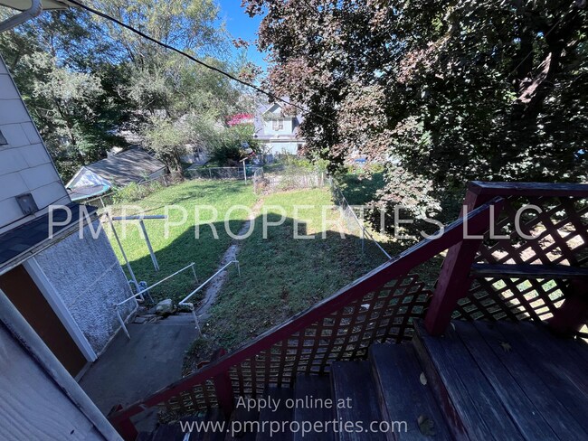 Building Photo - 2 Bedrooms / 1 Bathroom House