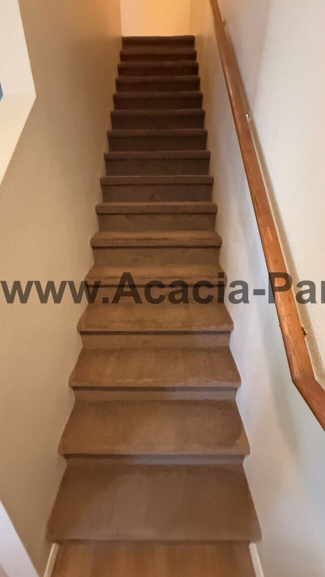 Building Photo - Gated Two Bedroom Townhome