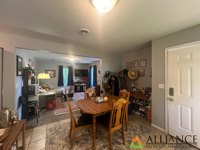 Building Photo - 530 Bluemont Ave