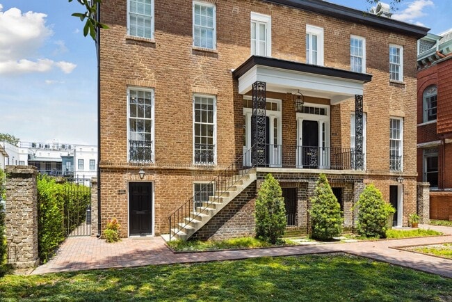 Building Photo - Historic One Bedroom Apartment in Downtown Savannah