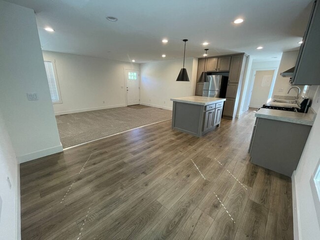 Building Photo - 5427 Edgewood Ln