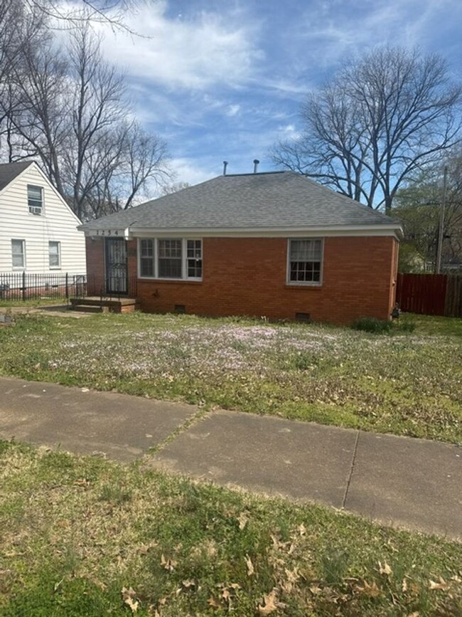 Building Photo - Charming 2-Bedroom Home in Memphis - Cozy,...