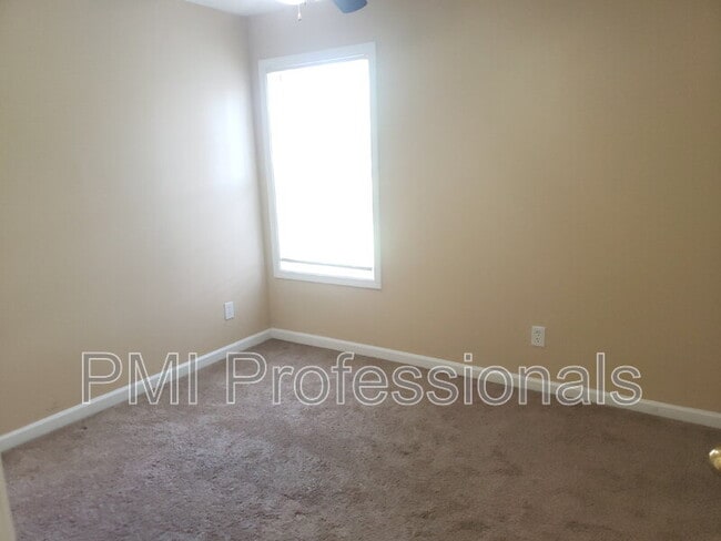 Building Photo - 6015 Boxer Pl