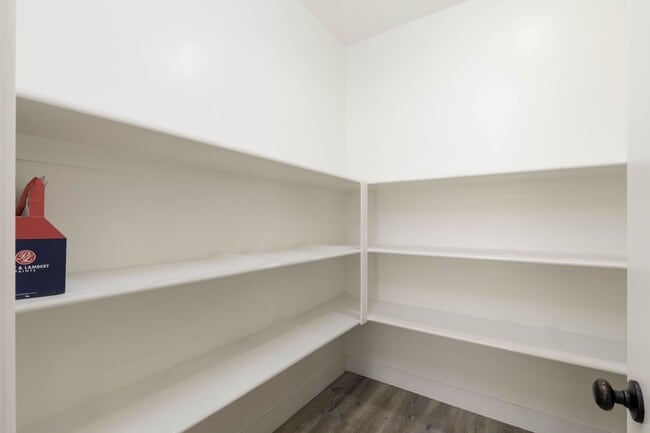 Building Photo - 3 bed plus office / 2.5 bath / 3 car Singl...