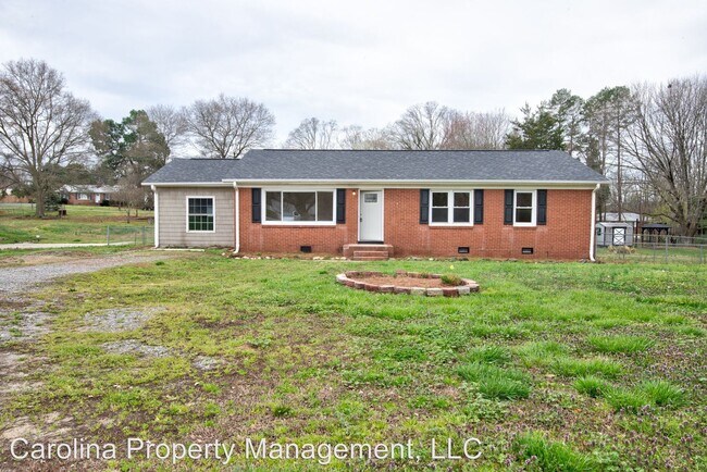 Primary Photo - 3 br, 1.5 bath House - 2535 Hickory Grove Rd