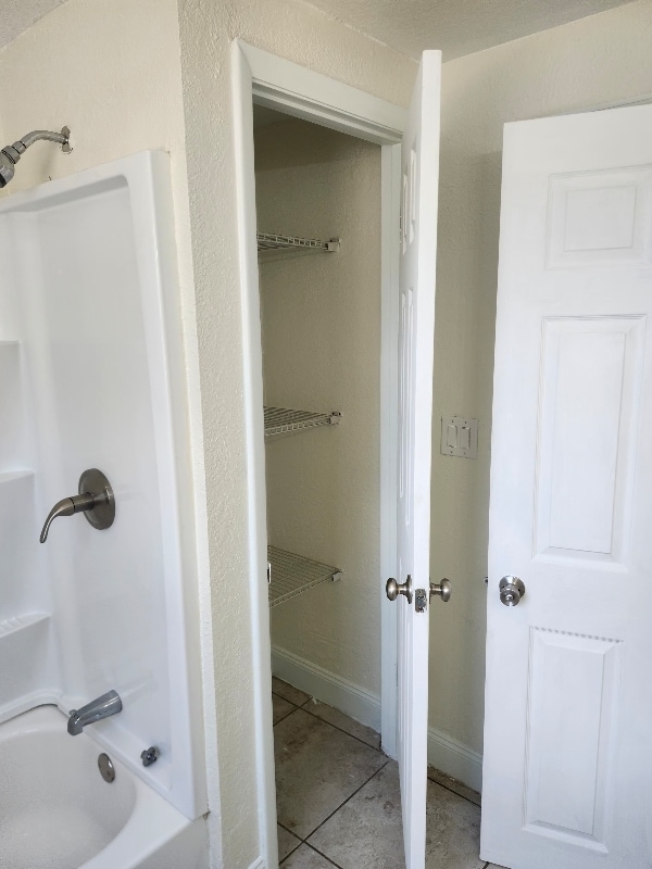 Building Photo - 1335 E Bay St