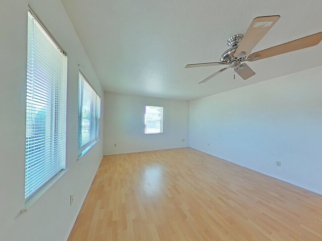 Building Photo - 3 Bedroom House + Bonus Room ~ Close to Ca...