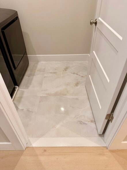 Building Photo - 906 Main St