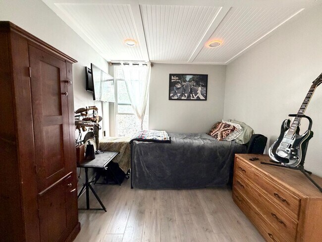 Building Photo - Furnished Malibu Condo Just Minutes from Pepperdine