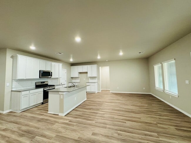 Building Photo - Deer Creek Schools + 4 Bedrooms + Newer Home in The Falling Springs Addition