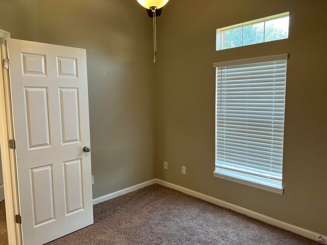 Building Photo - 203 Bryson Way