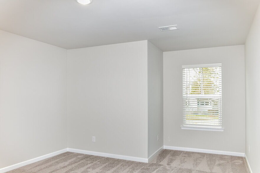 Building Photo - 1015 Helms Rd