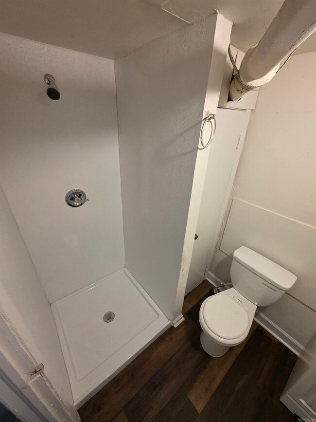 Building Photo - 916 N Poplar St