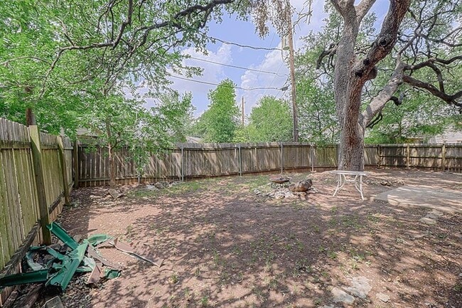 Building Photo - 3510 Oak Creek Dr