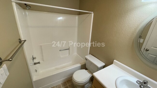 Building Photo - Beautiful 2 BD | 2 BA Condo w/ Amenities- ...