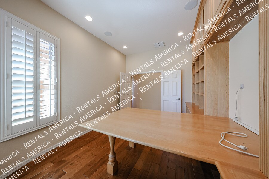 Building Photo - 2348 W River Rock Ct