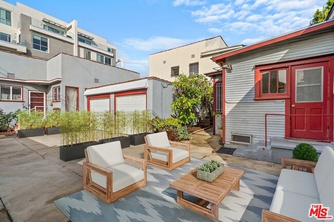 Building Photo - 715 N Harper Ave