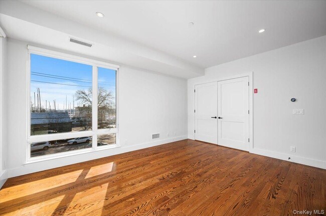 Building Photo - 422 E Boston Post Rd