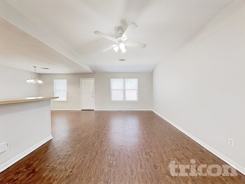 Building Photo - 220 Kellyn Ct