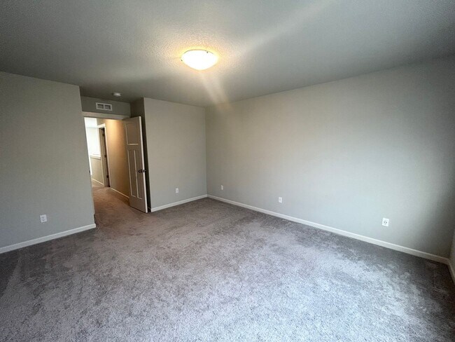 Building Photo - New 4 Bedroom North Plains Home!!!