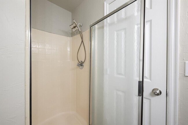 Building Photo - Very Nice 3 Bedroom 2 Bath Home in Norman Schools