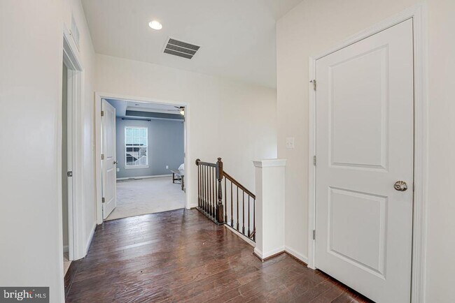 Building Photo - 317 Foxglove Way