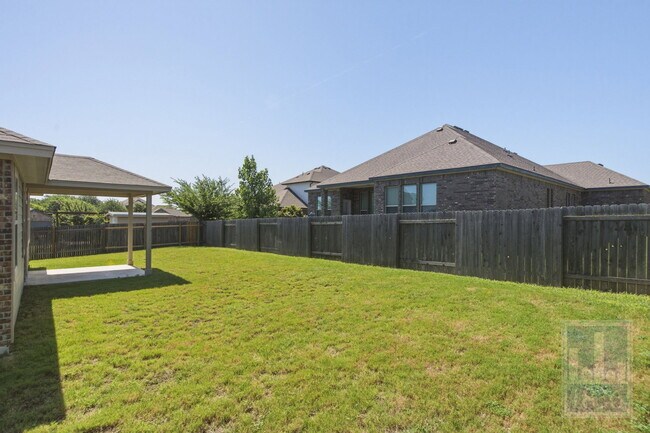 Building Photo - 729 Manzano Ln