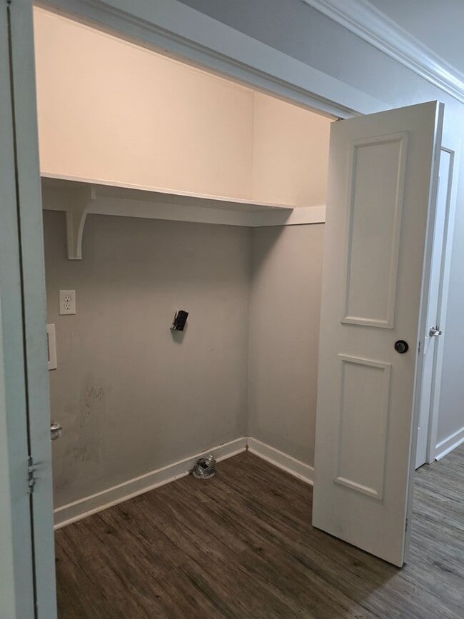 Building Photo - NEW LISTING!!!!!